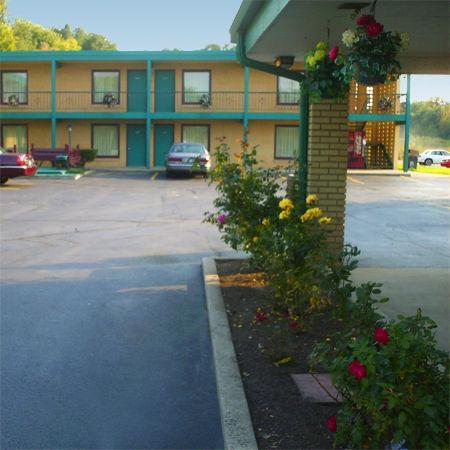 Village Inn Motel - Berrien Springs 外观 照片
