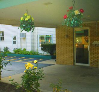 Village Inn Motel - Berrien Springs 外观 照片